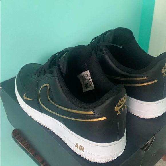 NIKE AF1 MENS BLACK METALLIC GOLD - Picture 2 of 4